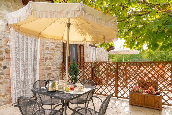 Relaxing space with a gazebo, perfect for a peaceful stay surrounded by greenery.