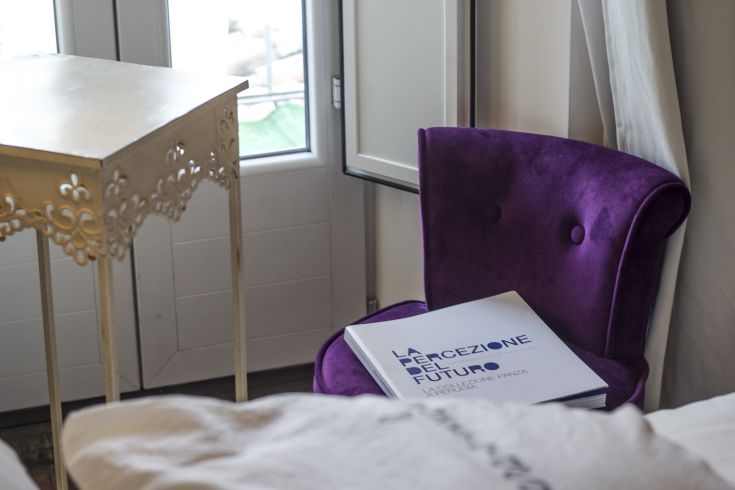 Cozy space with a purple chair and a book, ideal for reading and relaxation.