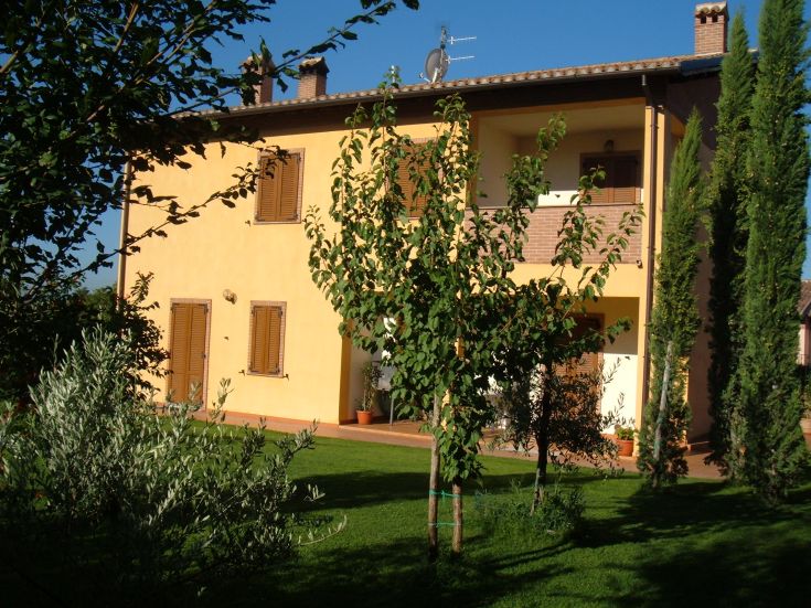 Das B & B Umbria Verde befindet sich in einer ruhigen Gegend, umgeben von Natur, mit Zimmern mit eigenem Bad und Garten.