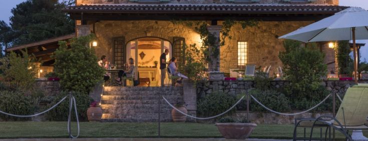 Un hôtel boutique accueillant situé dans un cadre verdoyant, idéal pour une pause au cœur de l'Ombrie.