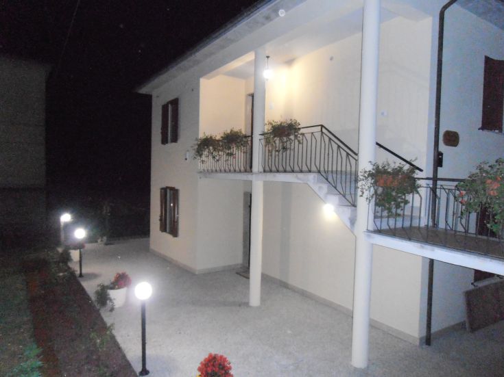 Casa ristrutturata con giardino, camere accoglienti e vicina alla Cascata delle Marmore.