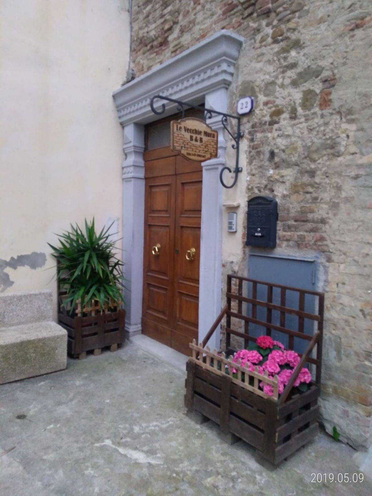 The sign at the entrance of the B&B 