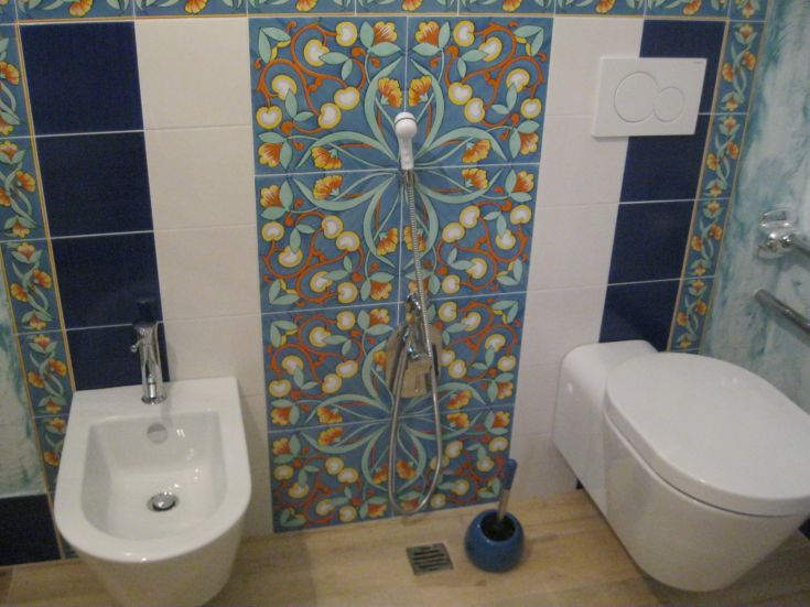 Modern bathroom with simple patterned tiles and practical design. A functional and comfortable space.