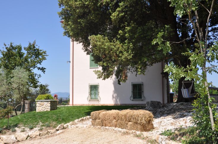 Res Nova Il Colle farm in Umbria, surrounded by greenery and sheltered from the hustle and bustle.