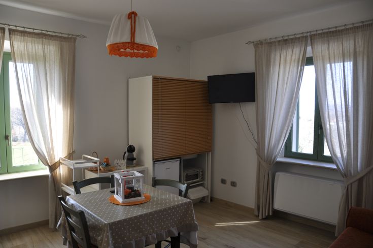 A cozy and bright interior with simple furnishings, perfect for enjoying relaxing moments in the countryside.