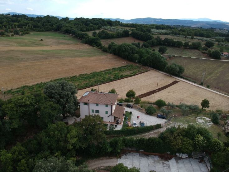 A recently renovated farm in the green hills of Umbria, ready to welcome visitors.