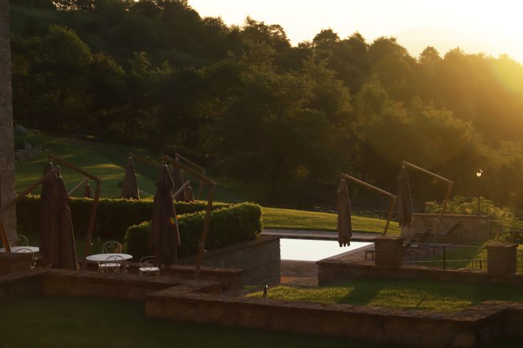 A peaceful place with a pool and green spaces, perfect for relaxation.