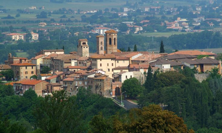 Scene of an ancient village surrounded by the nature of Umbria.