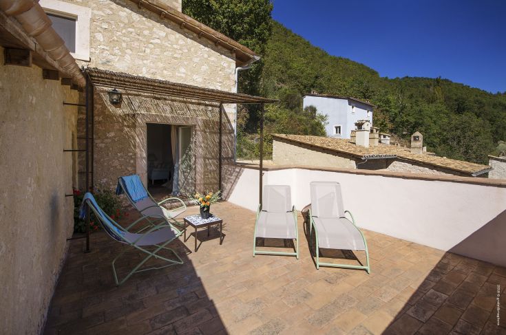 A serene terrace in the charming village of Postignano, perfect for outdoor relaxation moments.