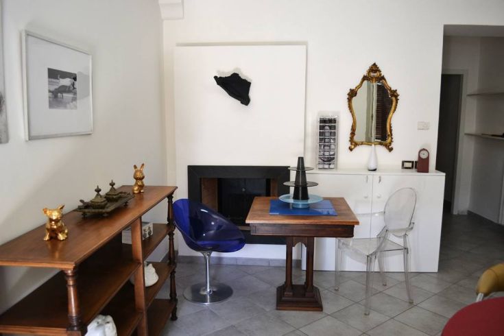 A calm interior featuring a table and chairs, adorned with simple decorative elements.