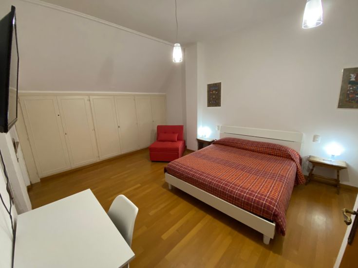 Geräumige Zimmer im Zentrum von Foligno, nur einige Schritte vom Bahnhof entfernt.