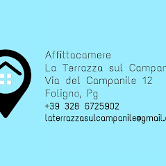 Camere moderne all'ultimo piano, situate in una posizione centrale con vista sul campanile.