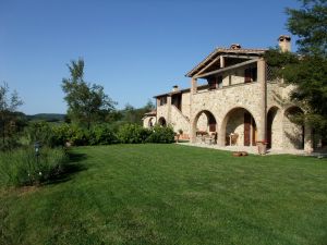 Historic building in the countryside, perfect for relaxing in the tranquil Umbrian nature.