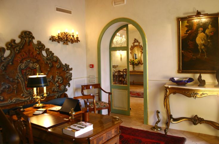 Cozy studio at Relais La Tenuta del Gallo, featuring simple furnishings and a peaceful atmosphere.