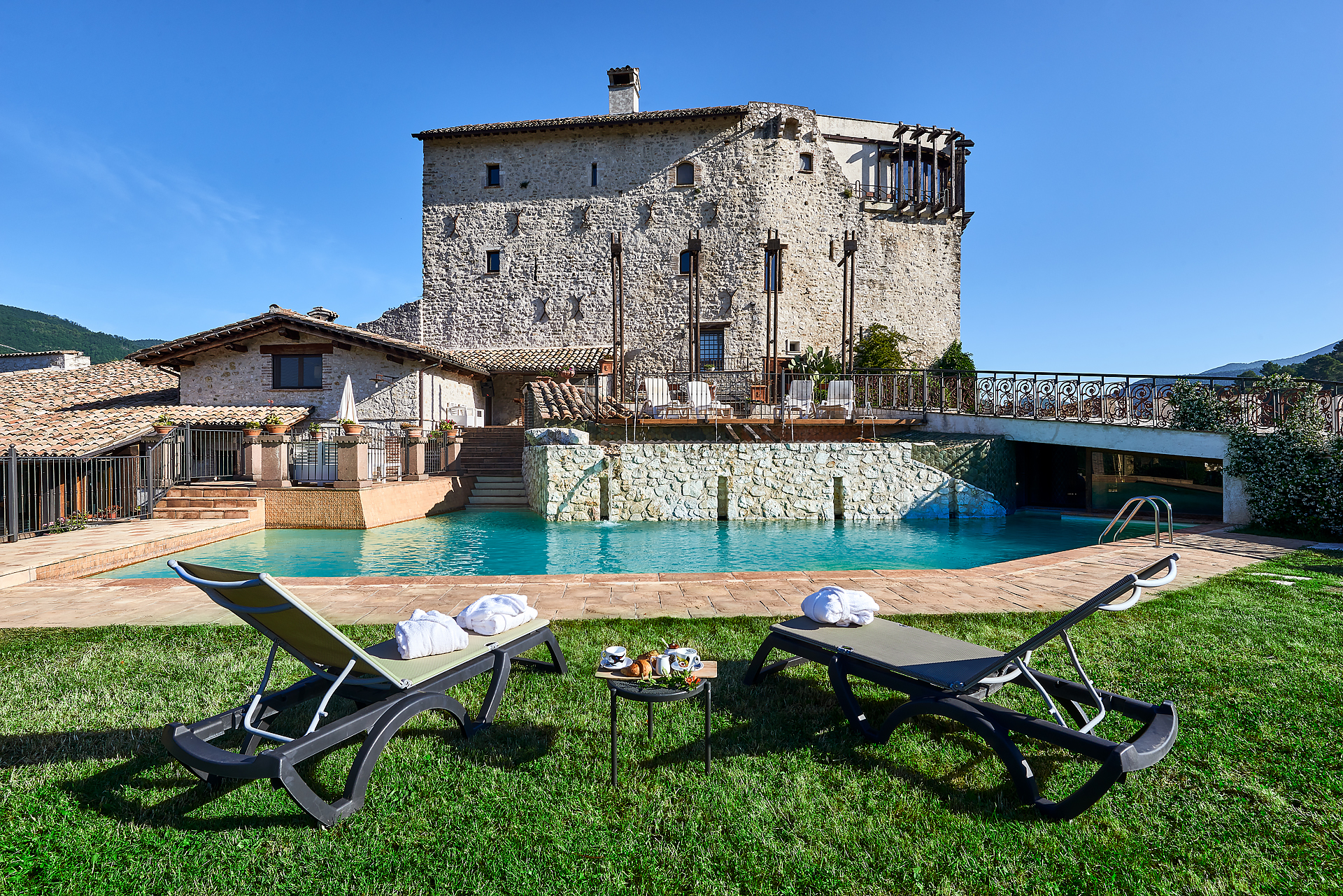 Un agriturismo situato in un antico palazzo, dotato di piscina e bel panorama sull'Umbria.