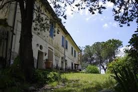 An enchanting peaceful area, Pievaccia features apartments surrounded by greenery, close to Lake Montepulciano.