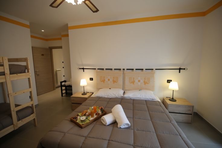 B&B room with functional bed arrangement and breakfast served on a tray for a pleasant wake-up.