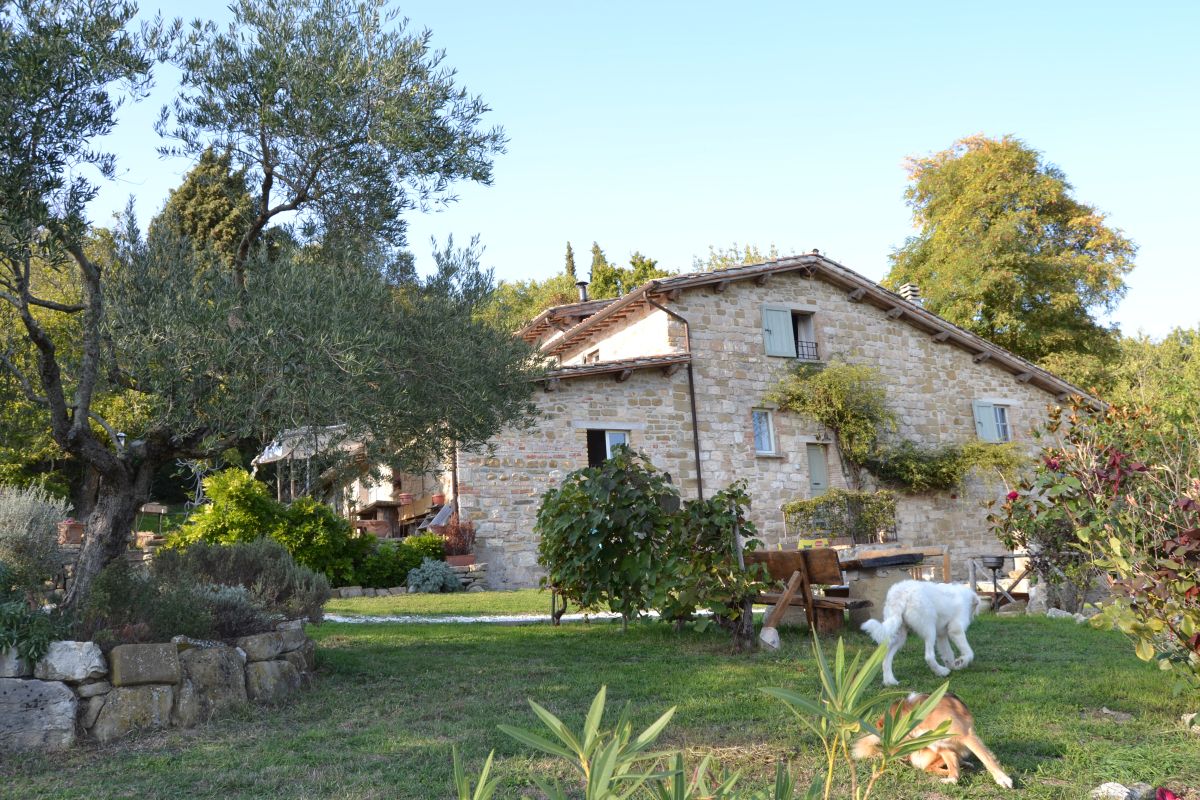 Ein gemütlicher Agriturismo in Umbrien, umgeben von Natur und mit gut eingerichteten Apartments.