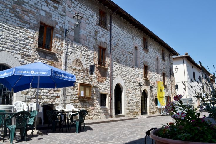 The hostel, located in the village of Costacciaro, is a great starting point to explore Umbria.