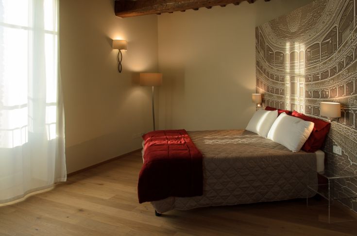 Simple room with modern decor and details inspired by theater.