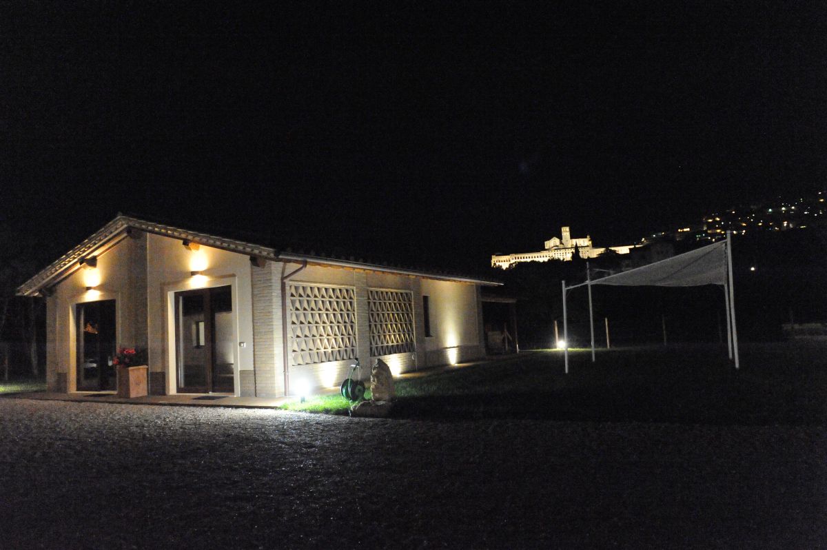 Guesthouse in the Umbrian countryside, offering rooms with private bathrooms and kitchenettes.