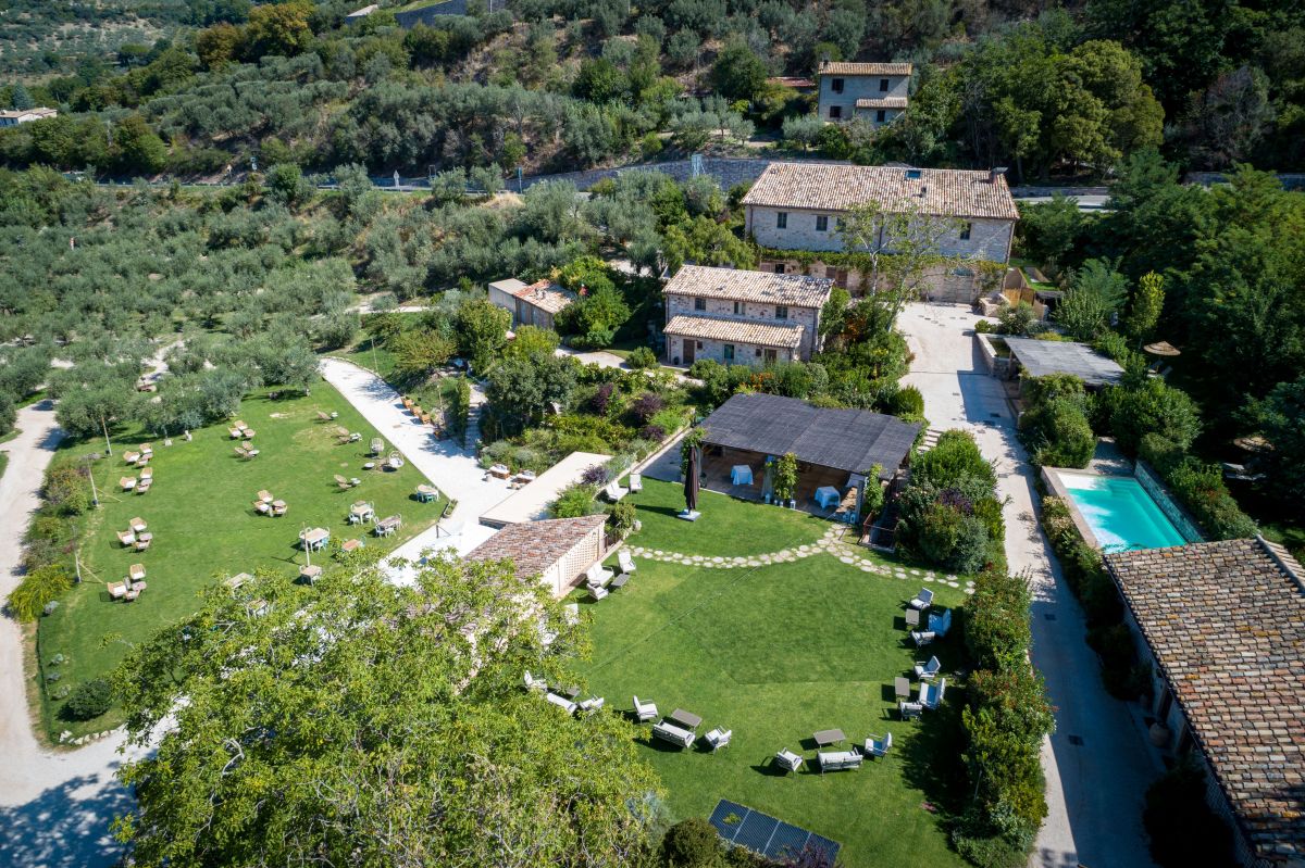 A serene space with historic buildings surrounded by green areas, perfect for moments of relaxation.