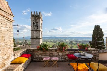 Titolo: ROOM EN SUITE LA CORTE ASSISI di Federici Michela