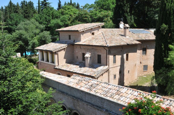 A 15th-century palace nestled in nature, renovated to offer modern comforts while preserving historical details.