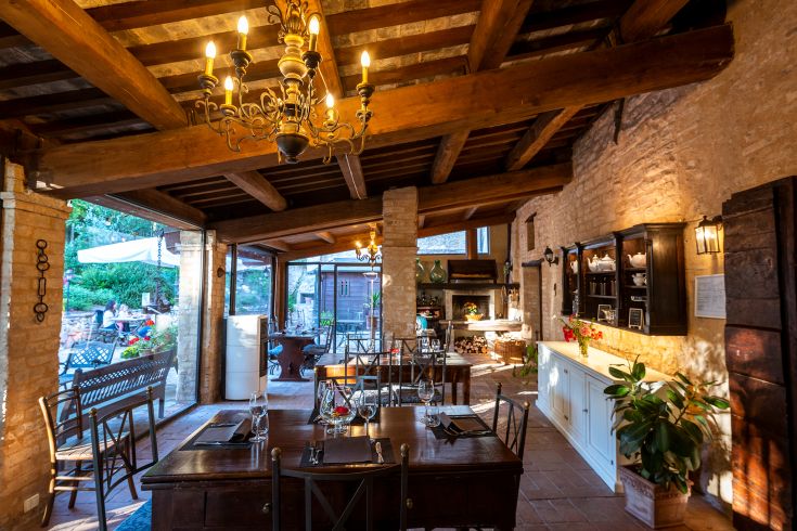 A cozy environment in an ancient Umbrian palace featuring distinctive architectural elements.