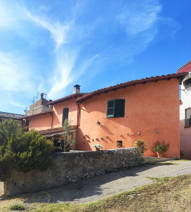 Un accogliente B&B situato nella tranquilla Val Meggiana, perfetto per scoprire le bellezze dell'Umbria.