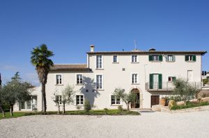 18th-century villa with garden and pool, cozy rooms. A peaceful place in the heart of Umbria.
