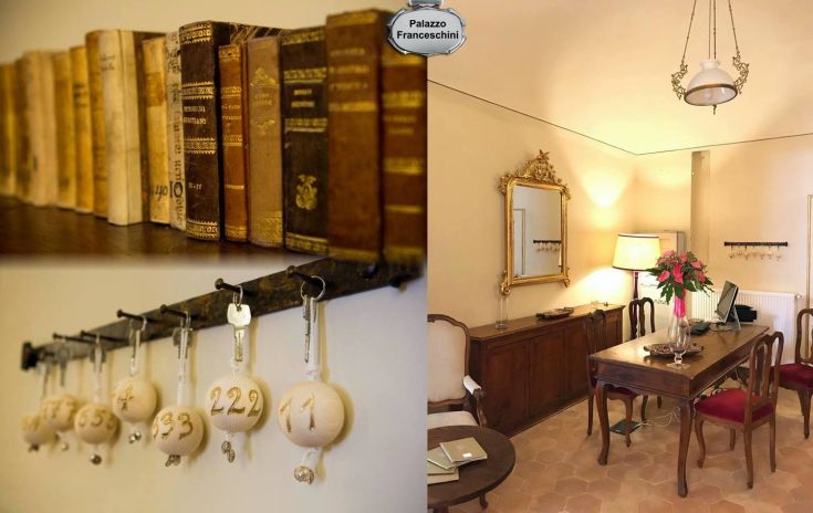 Interno del palazzo, con librerie piene di libri e dettagli architettonici classici.