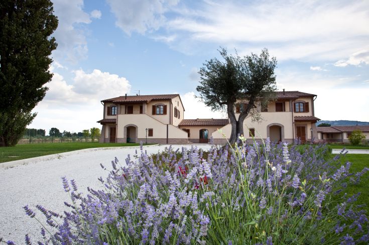 Circondato dalla natura, questo agriturismo dispone di appartamenti accoglienti, piscina esterna e aree dedicate alle famiglie.