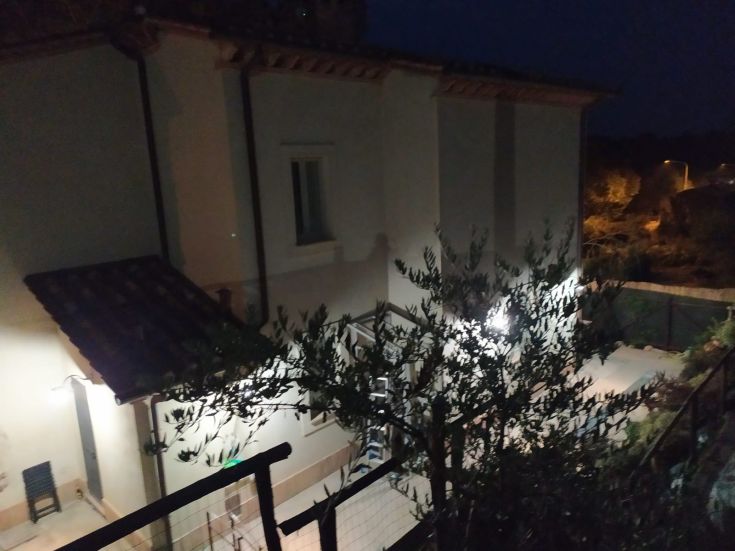 Accogliente B&B situato nella quiete delle campagne umbre, offre camere comode e una colazione preparata in casa.