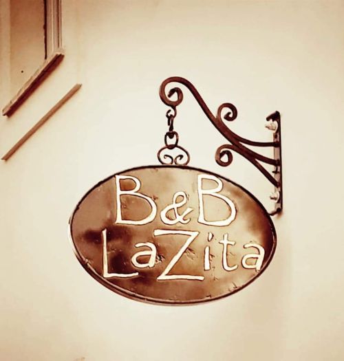Logo simple de B&B LaZita, un hébergement confortable situé dans une zone rurale.