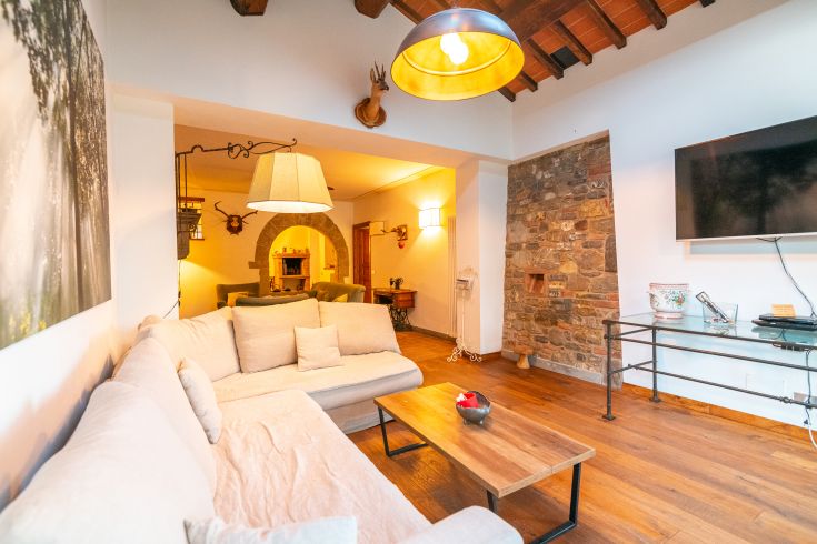 Ein rustikaler Aufenthalt in einem umbrischen Bauernhaus mit warmen Details und gemütlicher Atmosphäre.