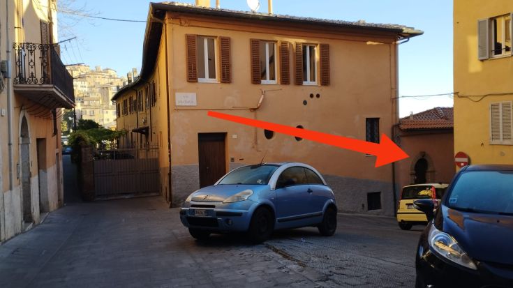 Cozy Bed & Breakfast located in the historic center of an Umbrian town, near major landmarks.