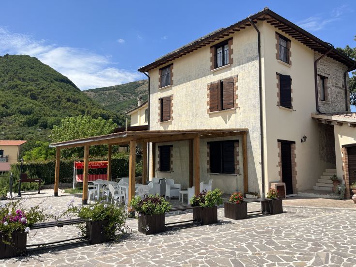 A building surrounded by trees, perfect for relaxing and enjoying outdoor activities.