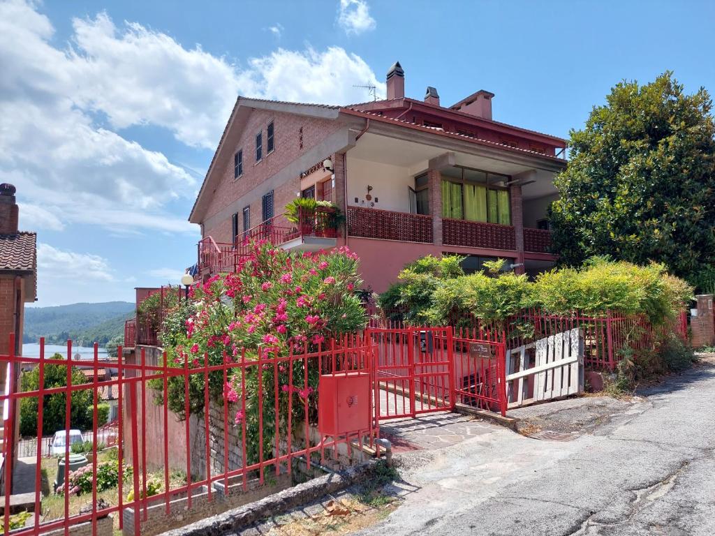 Titolo: SOPRA LE NUVOLE