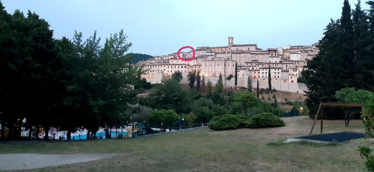 Appartement confortable au cœur d'une ville ombrienne, parfait pour passer du temps et découvrir les lieux locaux.