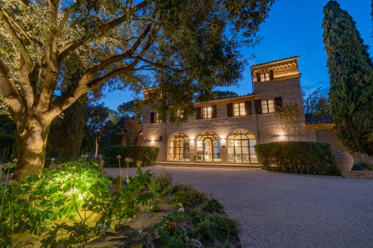 Ein charmantes Agriturismo, umgeben von Natur, mit gemütlichen Suiten und einem Wellnessbereich.