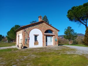 Casa vacanze circondata dalla natura, perfetta per rilassarsi e fare passeggiate nei dintorni.