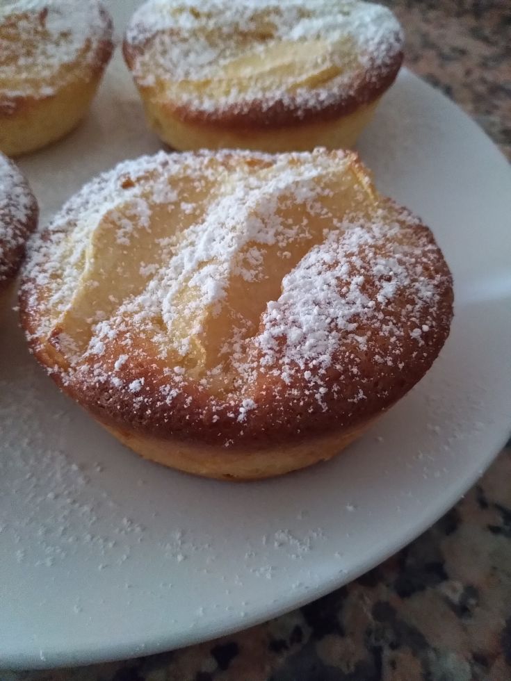 Simple sweets covered in powdered sugar, perfect for any type of celebration.