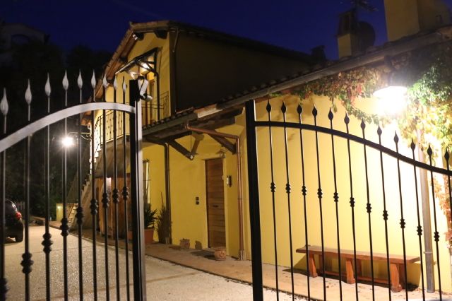 Building surrounded by greenery, perfect for a relaxing stop in the Umbrian nature.