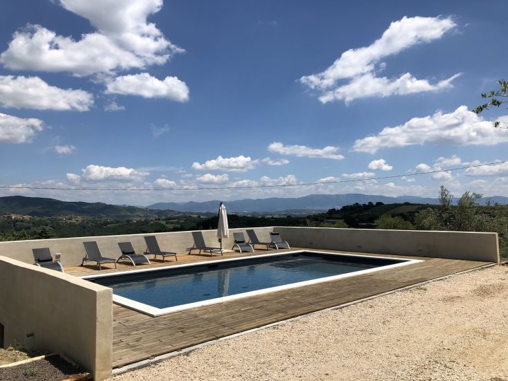 Agriturismo situato nella campagna, con piscina e vista su un ambiente naturale suggestivo.