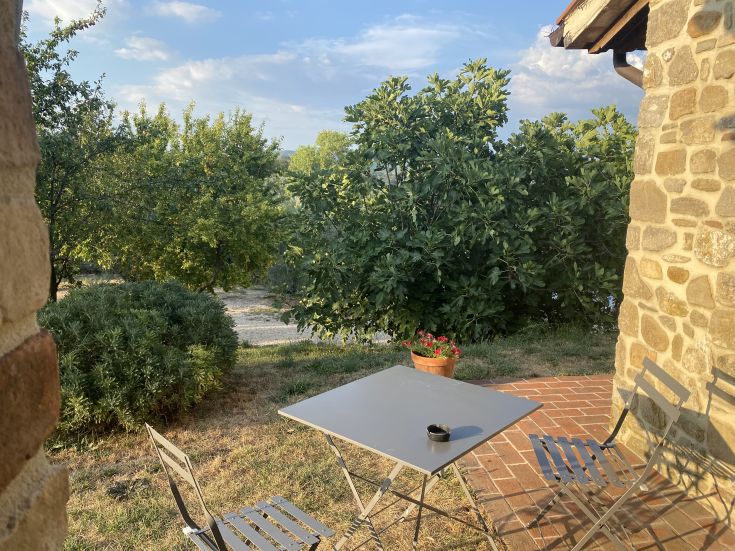 Tavolo esterno dell'appartamento Girasole