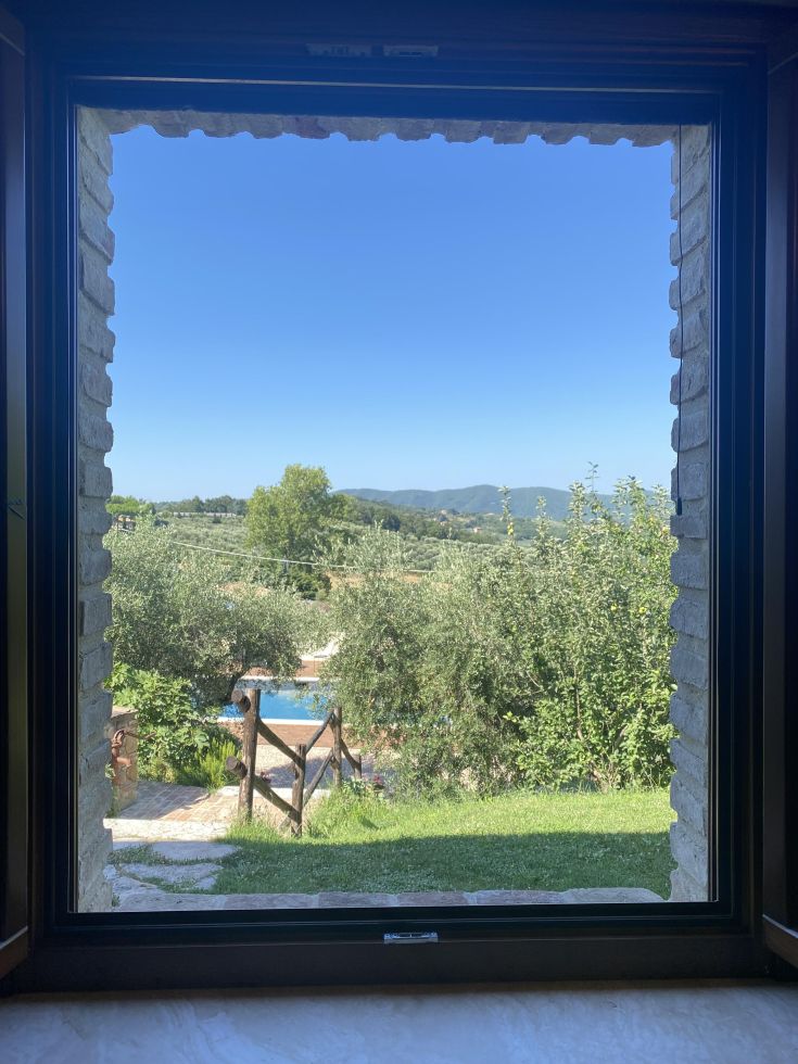 Vista dalla finestra del soggiorno cucina 