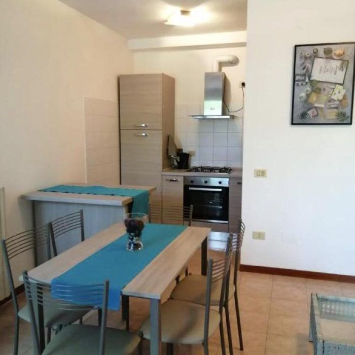 Simple and functional kitchen, perfect for family meals and togetherness.