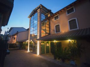 Modern and welcoming building surrounded by greenery, perfect for a peaceful stay.