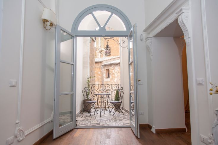 Accogliente appartamento con terrazza ideale per momenti di relax.